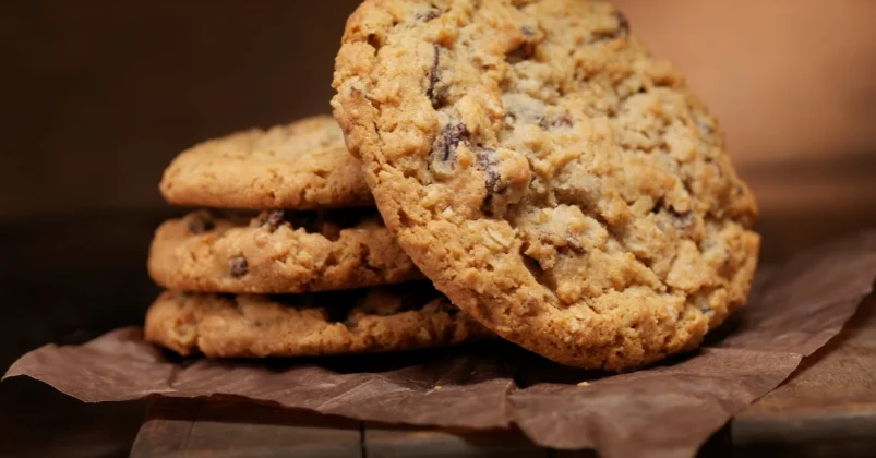 CLASSIC OATMEAL RAISIN COOKIE